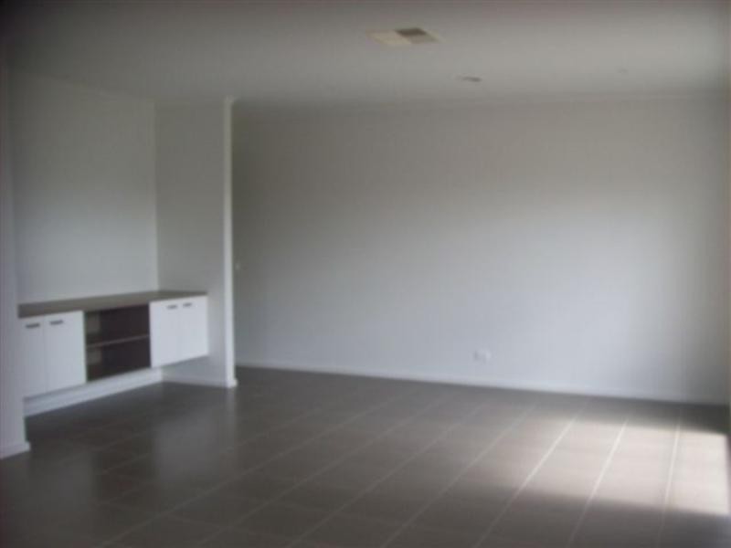 3 Nottingham Close, Craigieburn VIC 3064