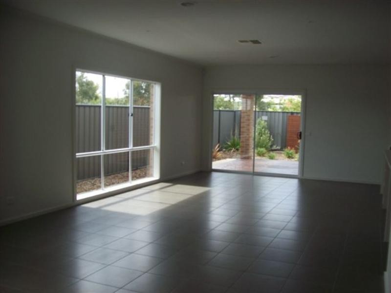 3 Nottingham Close, Craigieburn VIC 3064