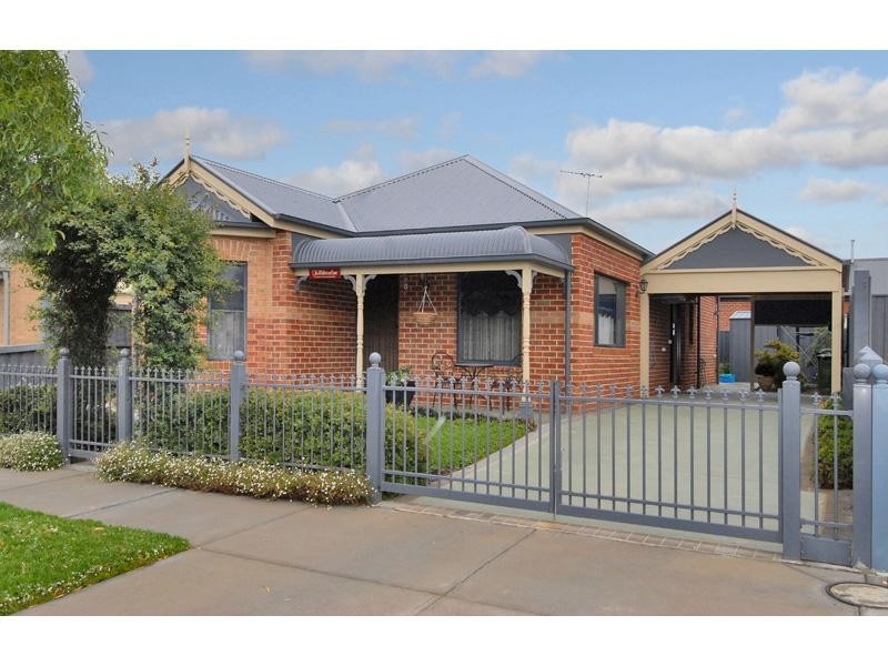 7 Gainsborough Drive, Craigieburn VIC 3064