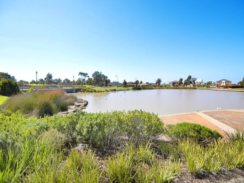 5 Shearwater Place, Craigieburn VIC 3064