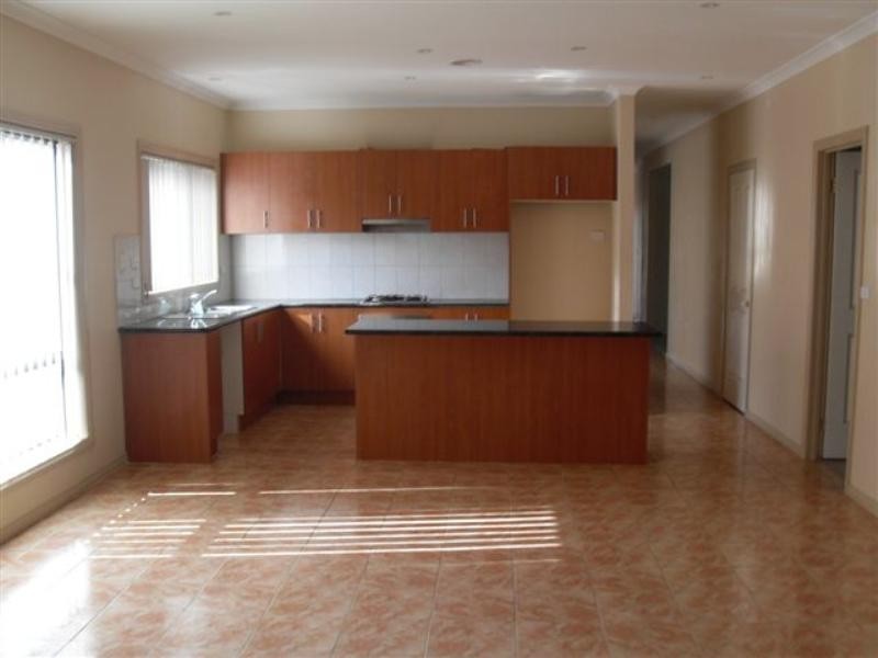 130 Malcolm Creek Parade, Craigieburn VIC 3064