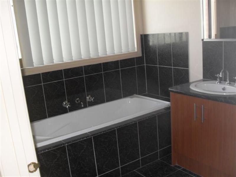 130 Malcolm Creek Parade, Craigieburn VIC 3064