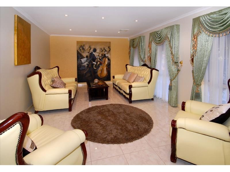 43 Rokeby Crescent, Craigieburn VIC 3064