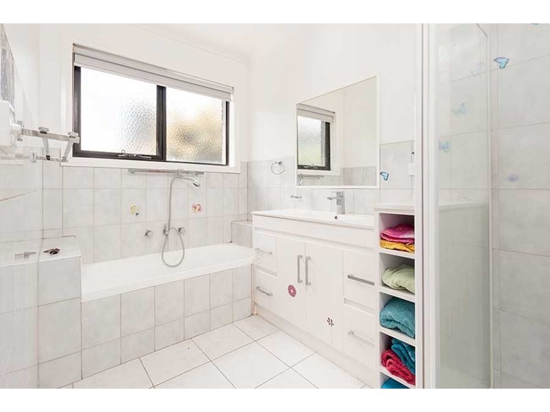 18 Grange Rise, Craigieburn VIC 3064