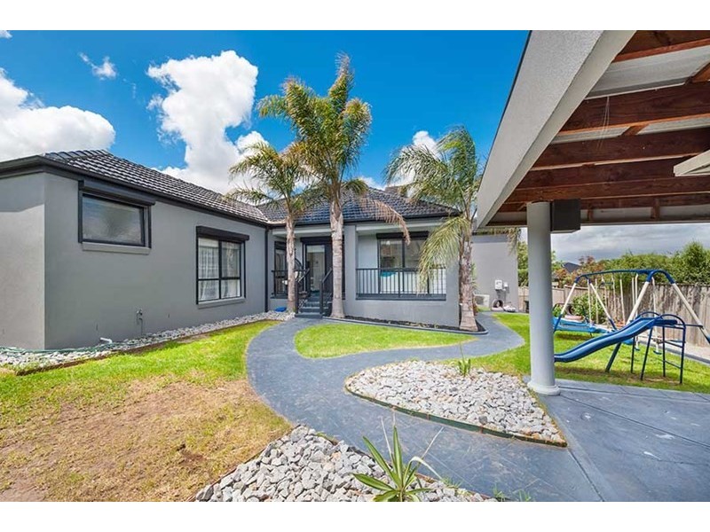 18 Grange Rise, Craigieburn VIC 3064