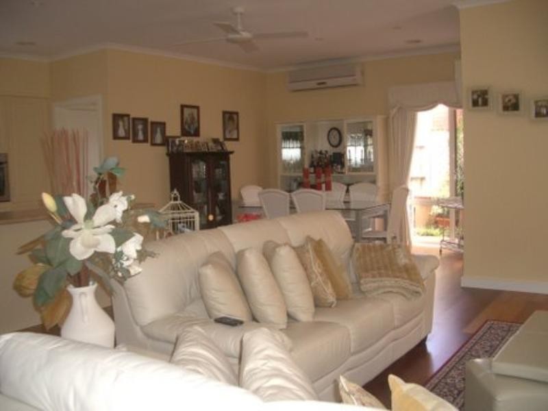 17 Moir Drive, Roxburgh Park VIC 3064