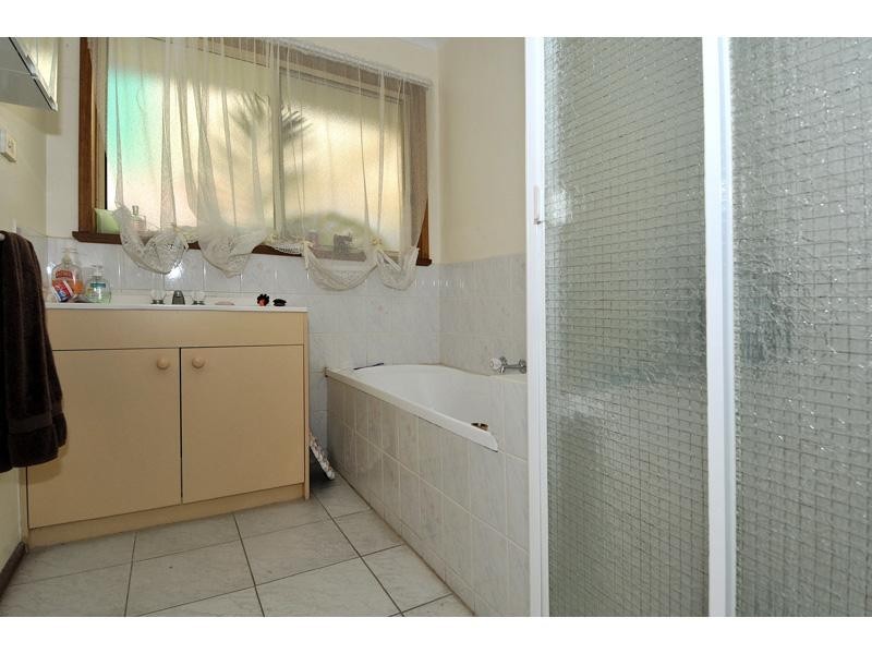 103 Rossiter Avenue, Roxburgh Park VIC 3064