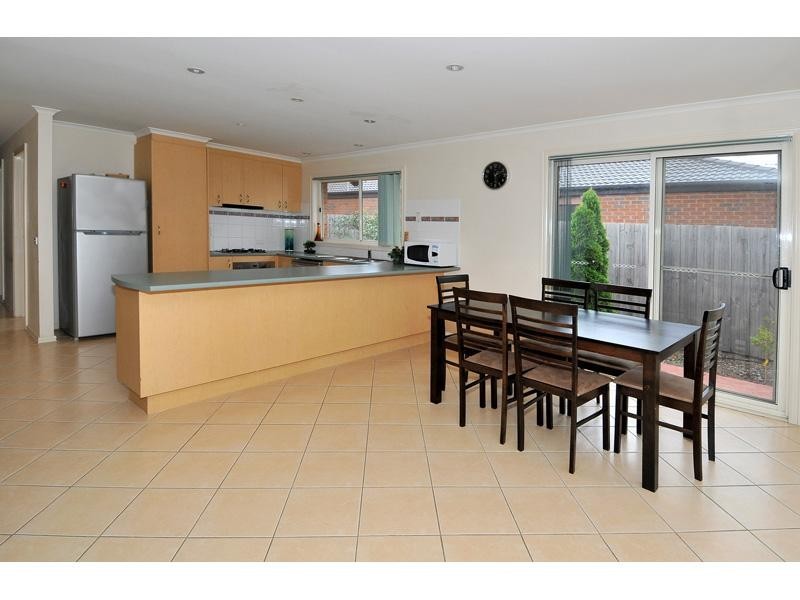10 Crouch Court, Roxburgh Park VIC 3064