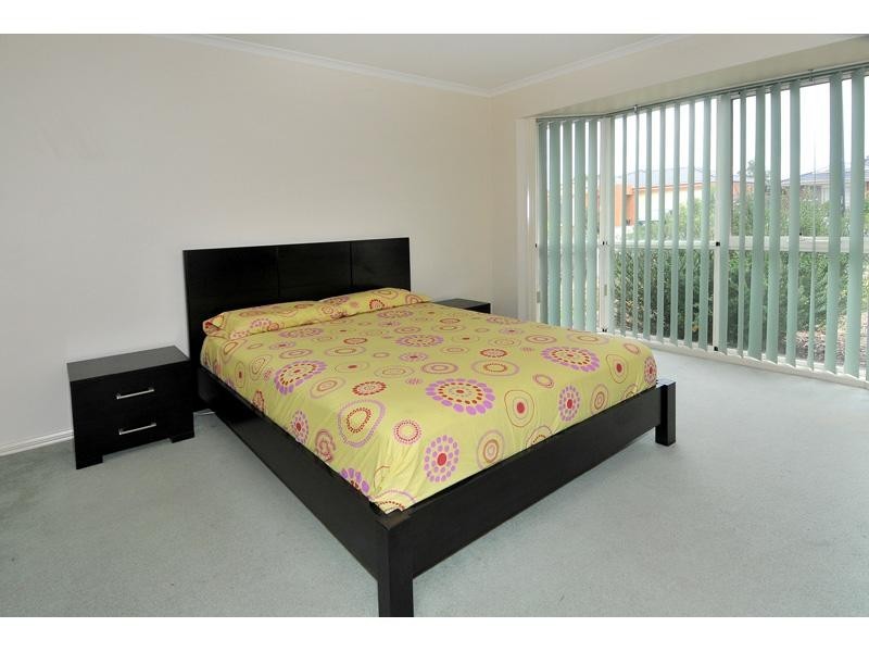 10 Crouch Court, Roxburgh Park VIC 3064