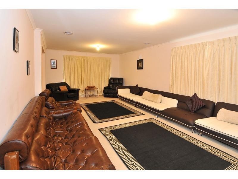 18 Eagleview Way, Craigieburn VIC 3064