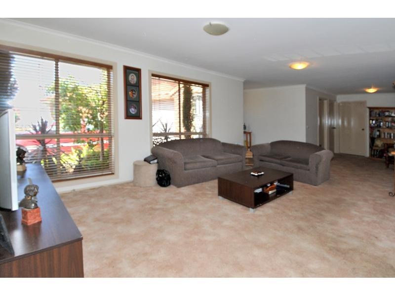 2/158 Hothlyn Drive, Craigieburn VIC 3064