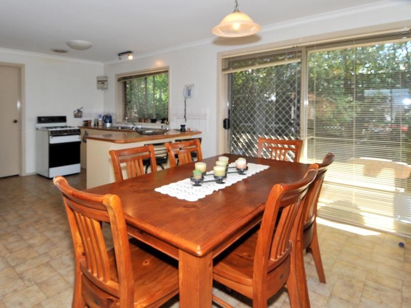 2/158 Hothlyn Drive, Craigieburn VIC 3064