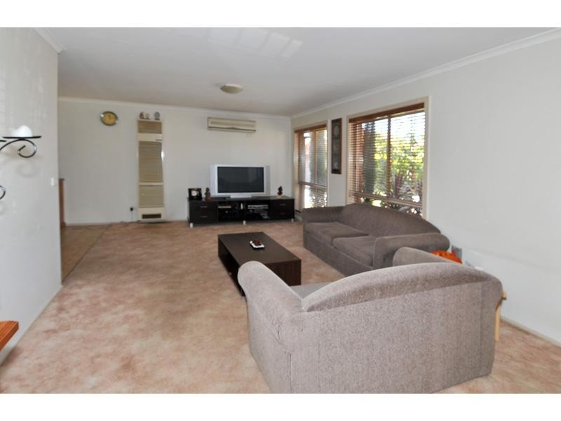 2/158 Hothlyn Drive, Craigieburn VIC 3064