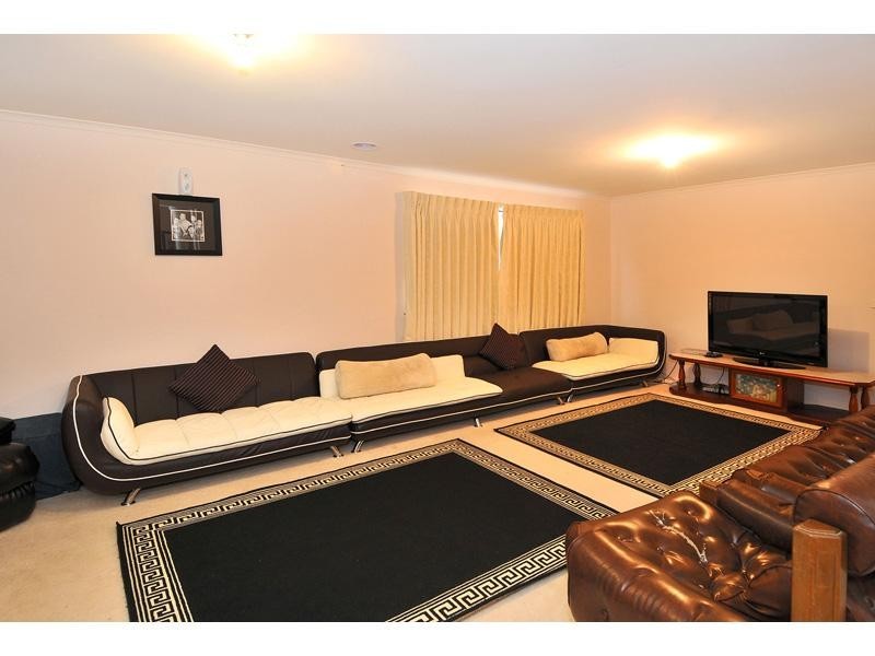 18 Eagleview Way, Craigieburn VIC 3064