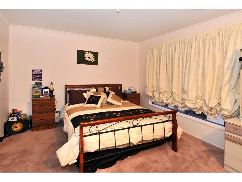 18 Eagleview Way, Craigieburn VIC 3064