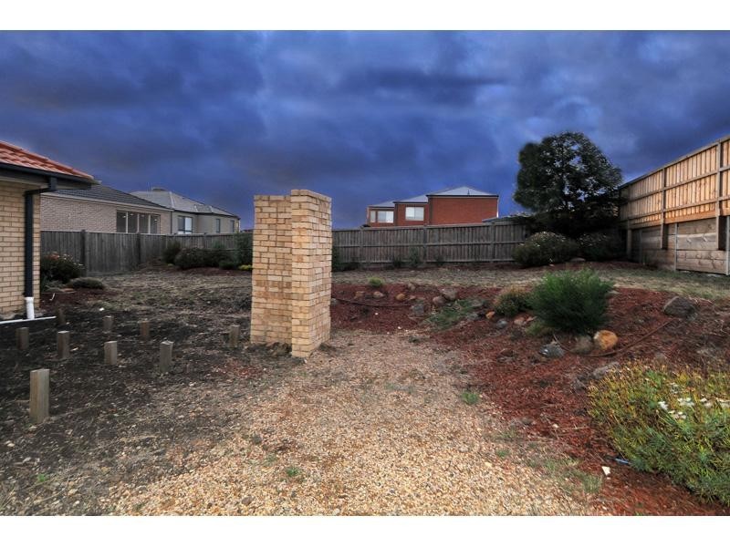18 Eagleview Way, Craigieburn VIC 3064