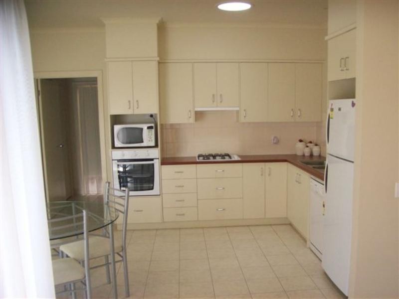 16 Branchilly Drive, Roxburgh Park VIC 3064