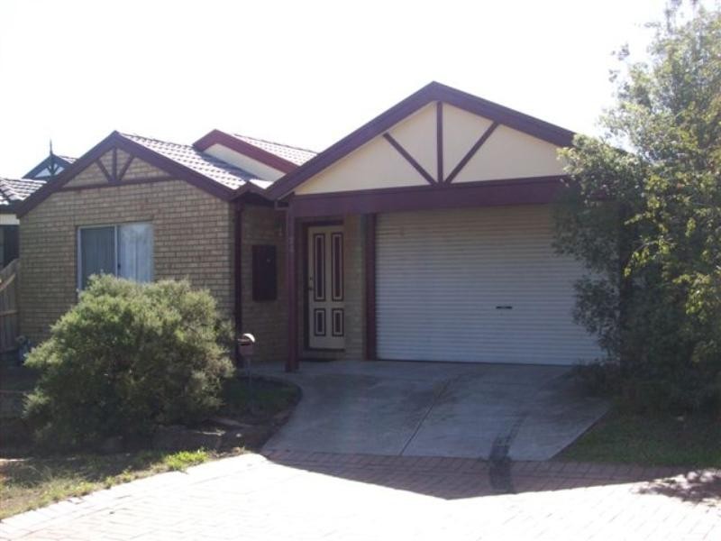 24 Harvey Court, Roxburgh Park VIC 3064