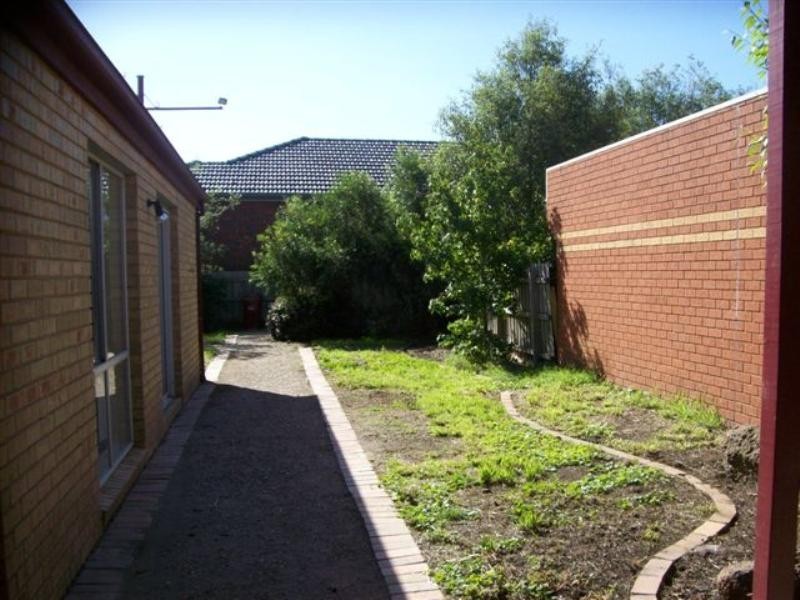 24 Harvey Court, Roxburgh Park VIC 3064