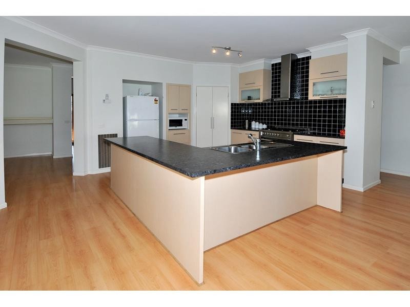 85 Golfview Drive, Craigieburn VIC 3064