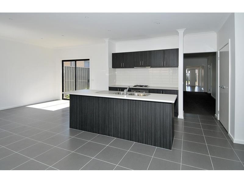 54 Centennial Park Drive, Craigieburn VIC 3064