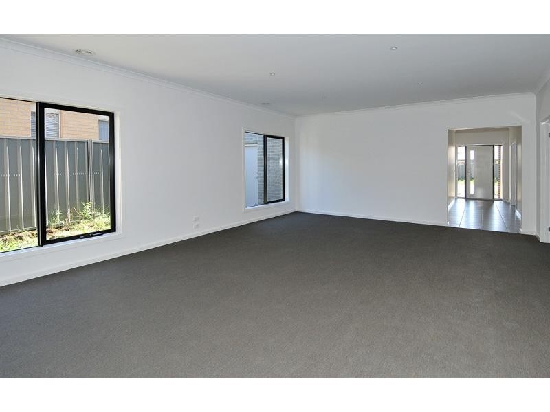 54 Centennial Park Drive, Craigieburn VIC 3064