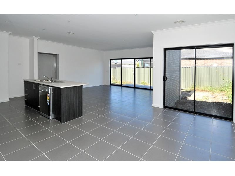 54 Centennial Park Drive, Craigieburn VIC 3064