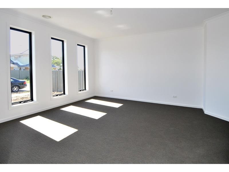 54 Centennial Park Drive, Craigieburn VIC 3064