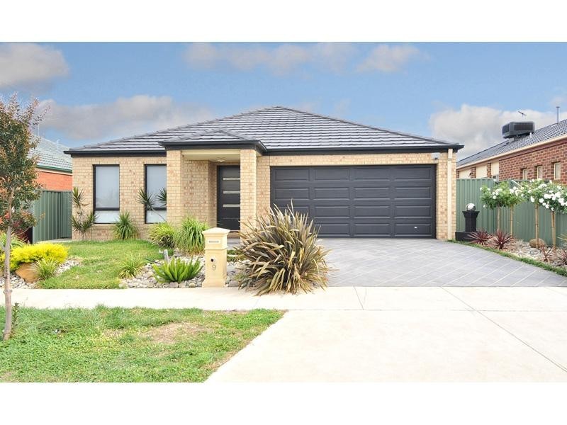 9 Chelsworth Loop, Craigieburn VIC 3064