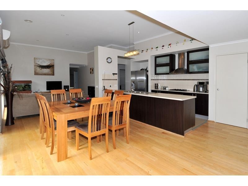 9 Chelsworth Loop, Craigieburn VIC 3064