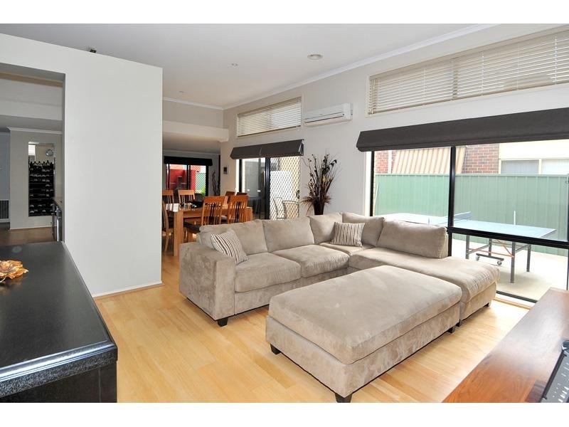 9 Chelsworth Loop, Craigieburn VIC 3064