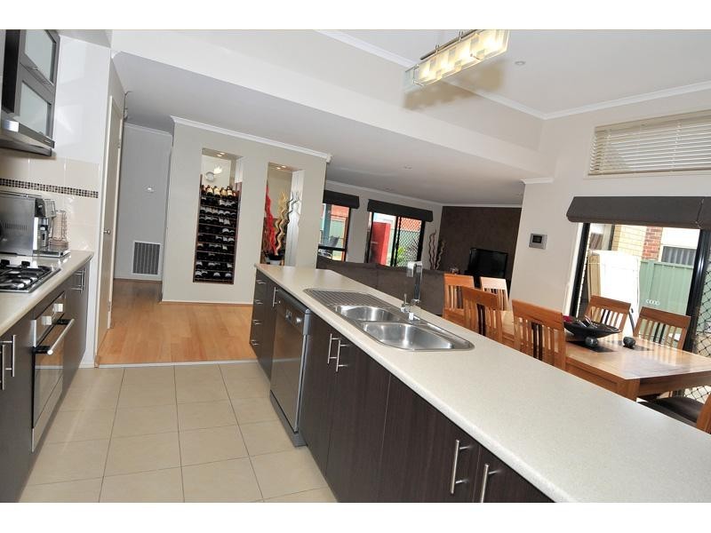 9 Chelsworth Loop, Craigieburn VIC 3064