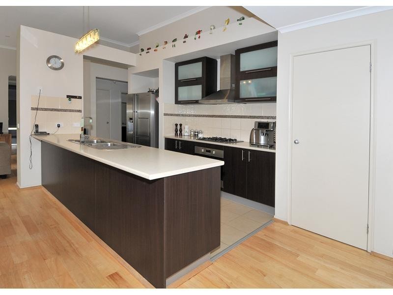 9 Chelsworth Loop, Craigieburn VIC 3064