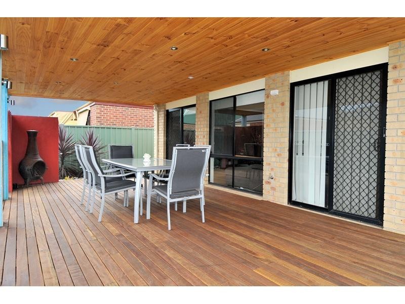 9 Chelsworth Loop, Craigieburn VIC 3064