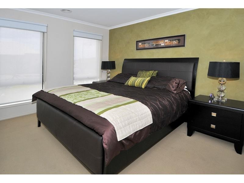 9 Chelsworth Loop, Craigieburn VIC 3064