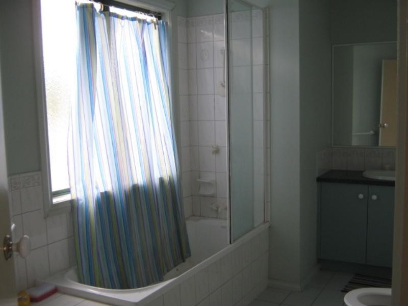 18 Brecon Nook, Craigieburn VIC 3064