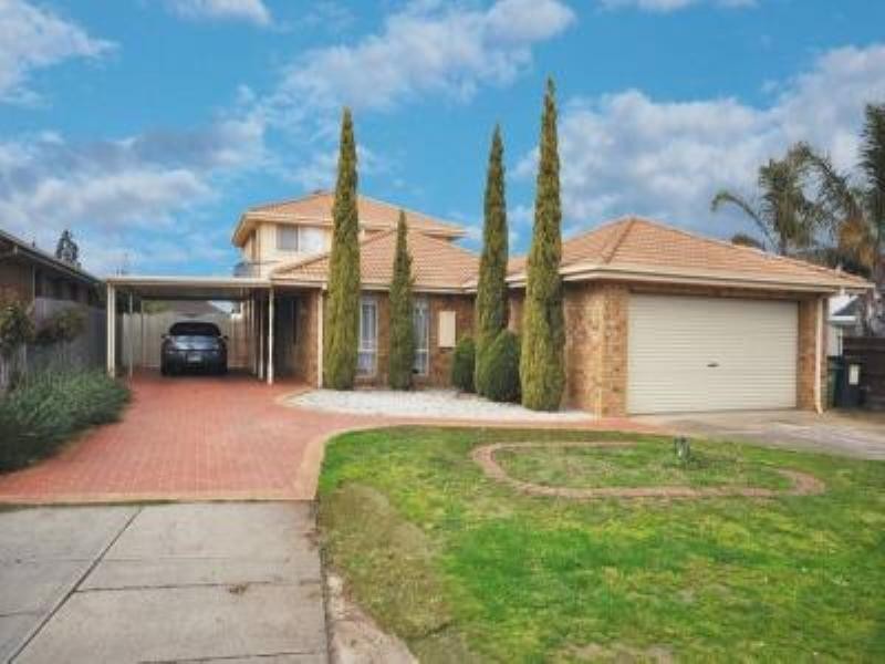 24 Rearden Crescent, Roxburgh Park VIC 3064