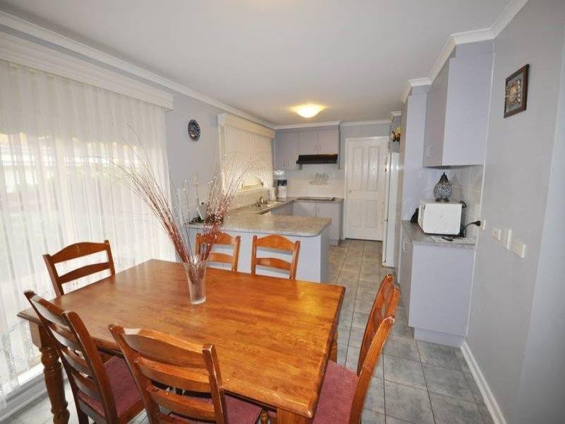 24 Rearden Crescent, Roxburgh Park VIC 3064