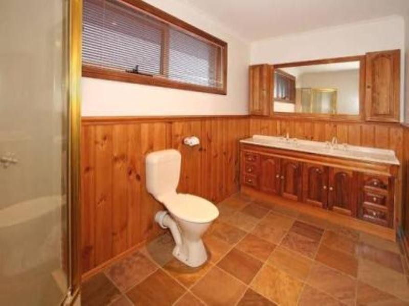 8 Langdon Crescent, Craigieburn VIC 3064