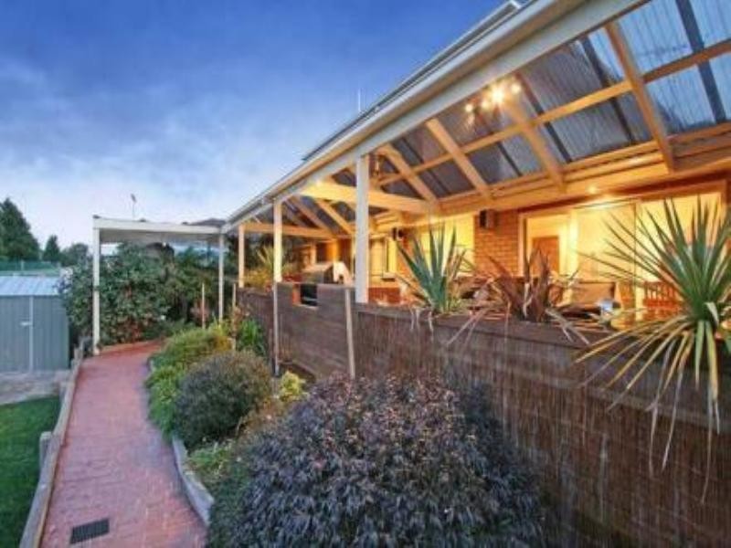 8 Langdon Crescent, Craigieburn VIC 3064