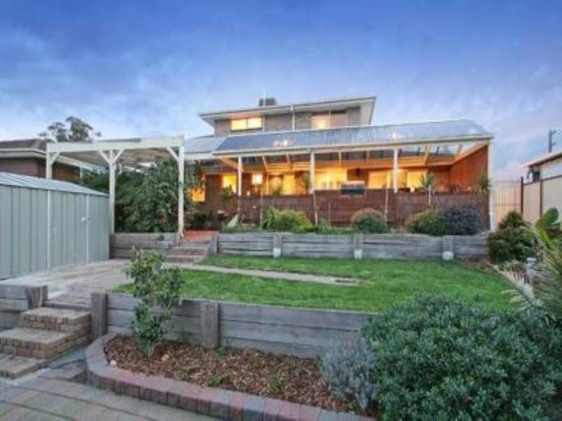 8 Langdon Crescent, Craigieburn VIC 3064