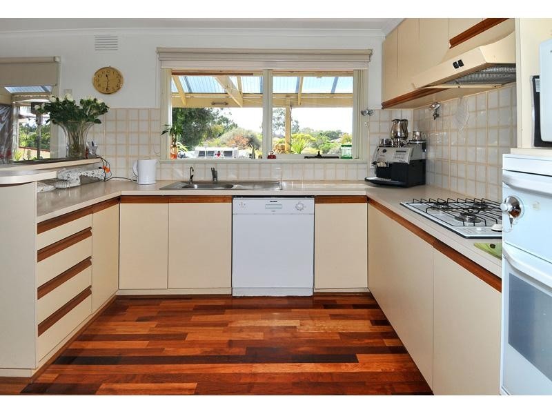 8 Langdon Crescent, Craigieburn VIC 3064