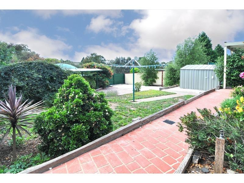 8 Langdon Crescent, Craigieburn VIC 3064