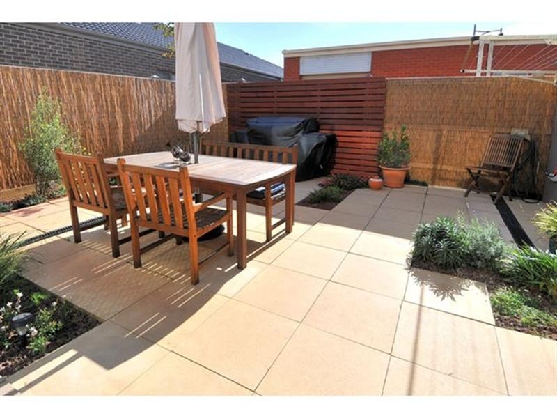 6 Thirlestane Place, Craigieburn VIC 3064