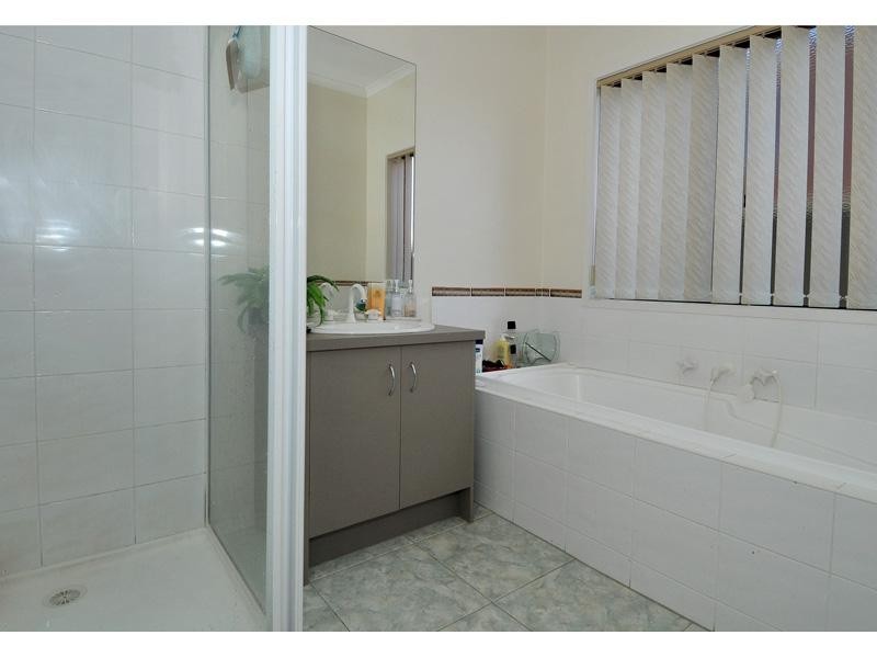 40 Malcolm Creek Parade, Craigieburn VIC 3064