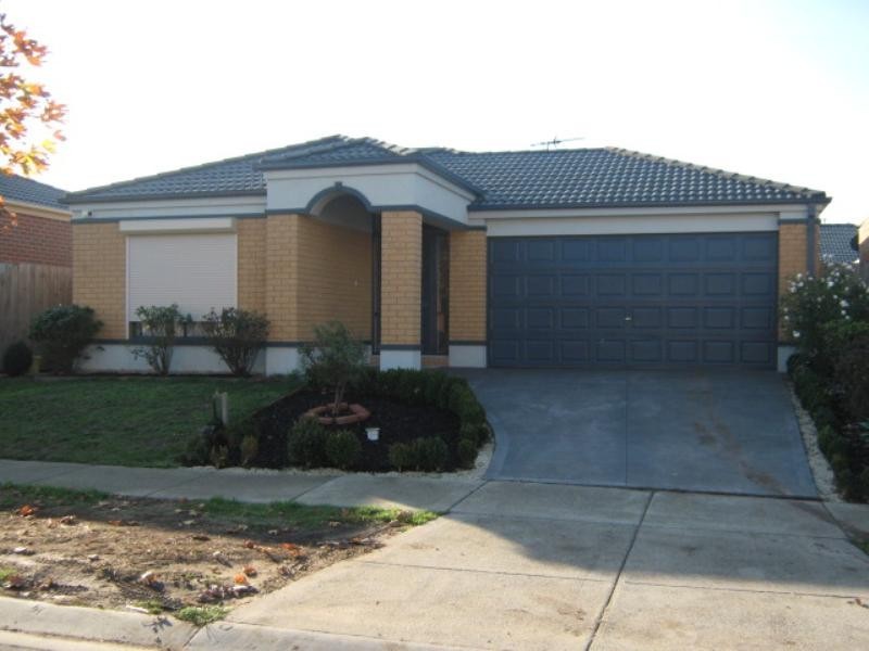 64 Lockwood Drive, Roxburgh Park VIC 3064