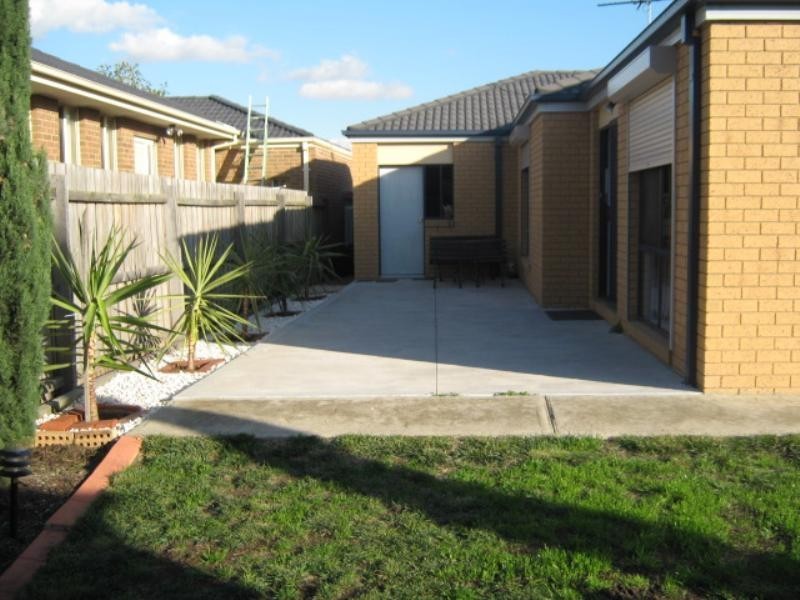 64 Lockwood Drive, Roxburgh Park VIC 3064