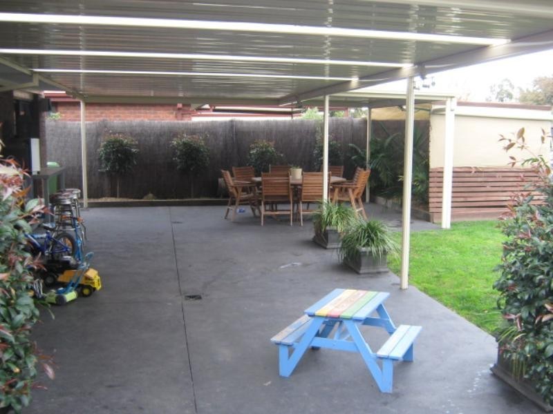 12 Bridgewater Road, Craigieburn VIC 3064