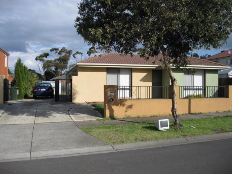 12 Hawker Avenue, Roxburgh Park VIC 3064