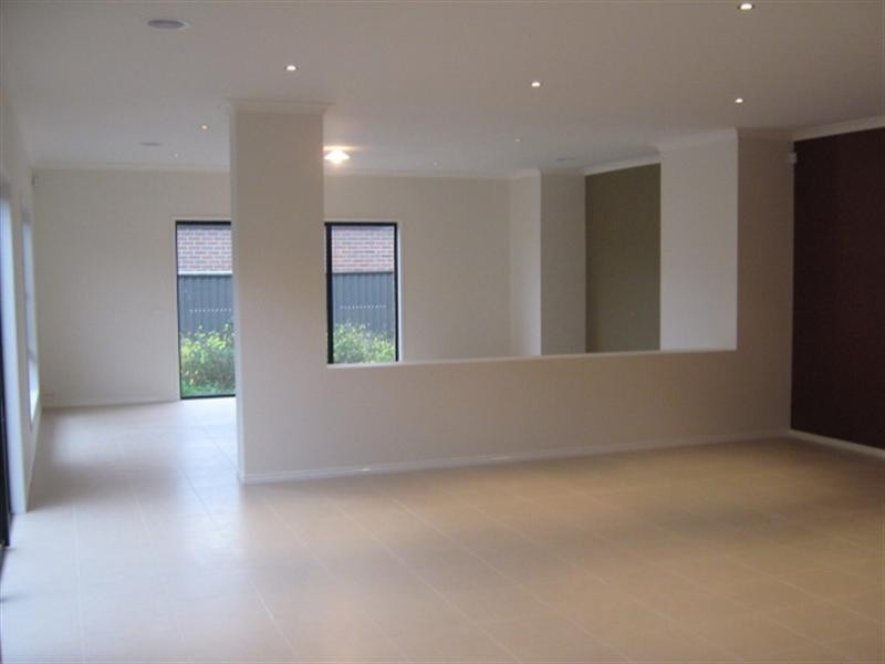 25 Greenham Avenue, Craigieburn VIC 3064